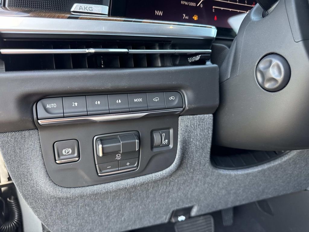 New 2026 Cadillac Escalade ESV Platinum Sport w/ LPO, ONYX Package image 32