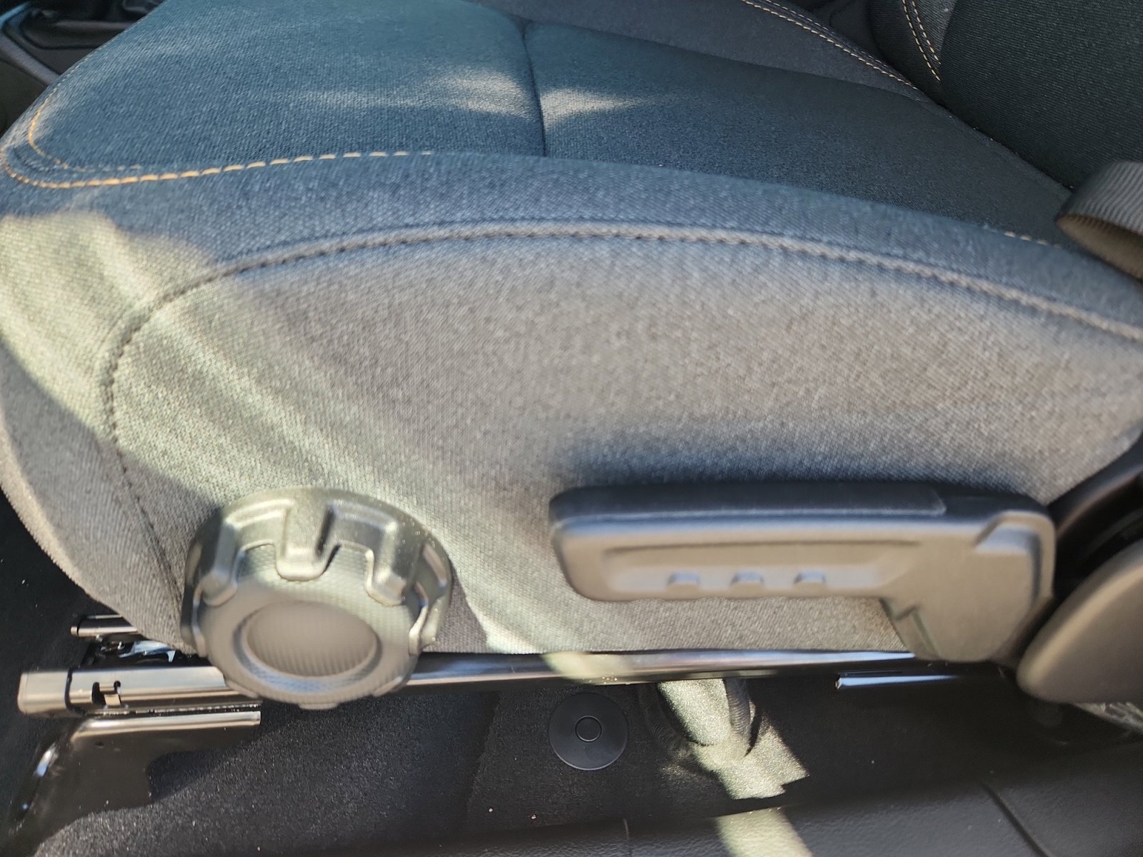 New 2025 Jeep Gladiator Sport image 15