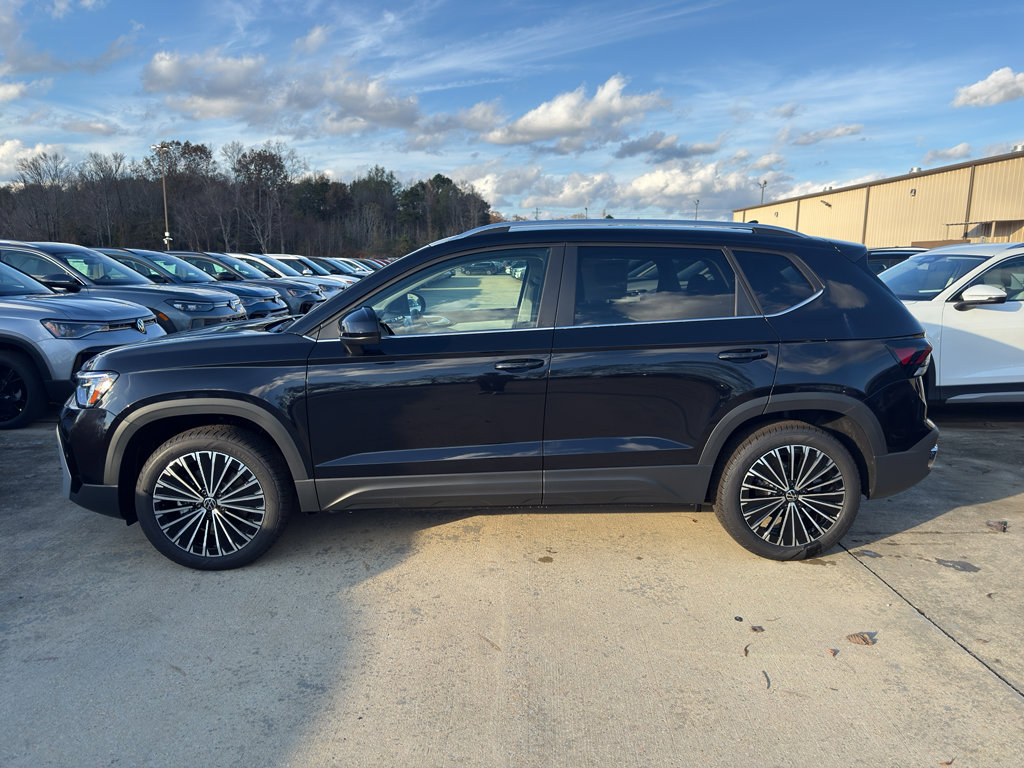 New 2026 Volkswagen Taos SE FWD image 8