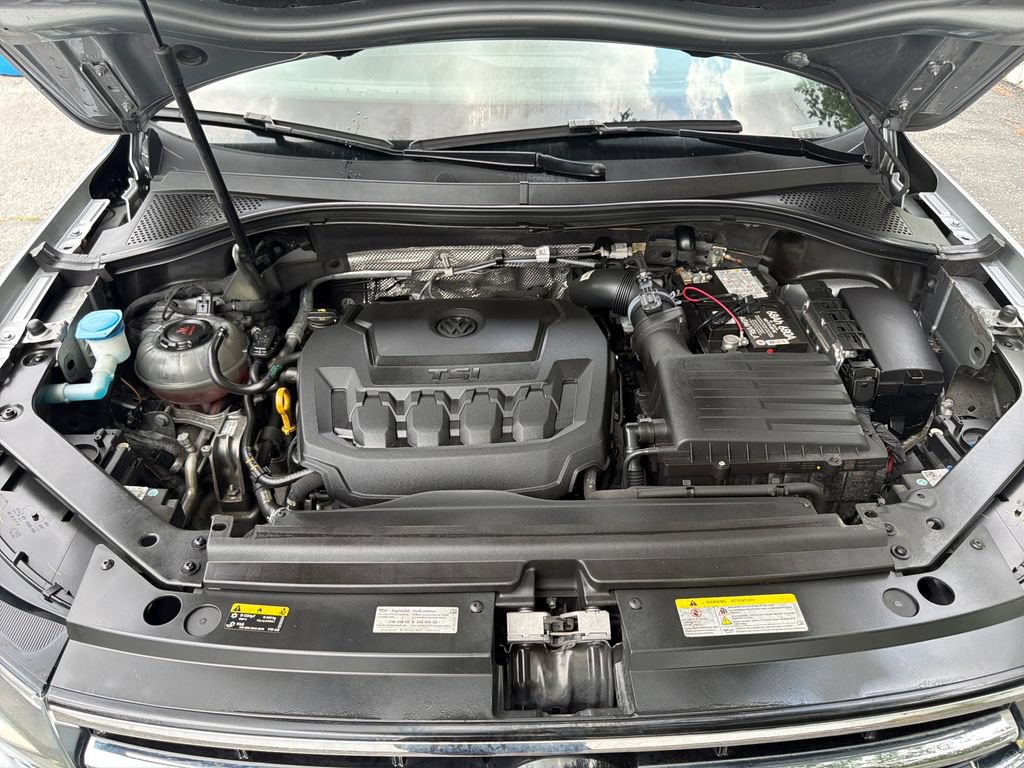 Used 2023 Volkswagen Tiguan SE w/ Panoramic Sunroof Package FWD image 41