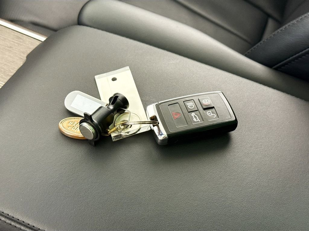 Used 2023 Land Rover Range Rover Autobiography AWD/4WD image 17