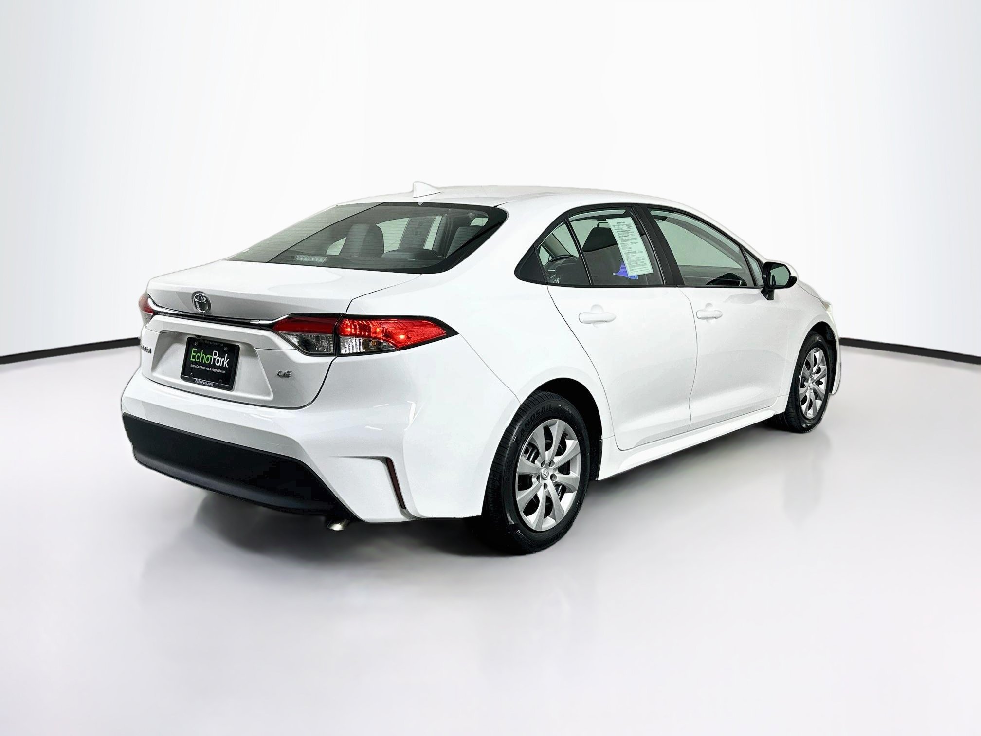 Used 2025 Toyota Corolla LE FWD image 9