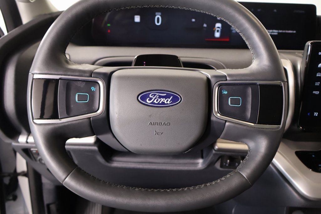 Used 2025 Ford Expedition Active image 3