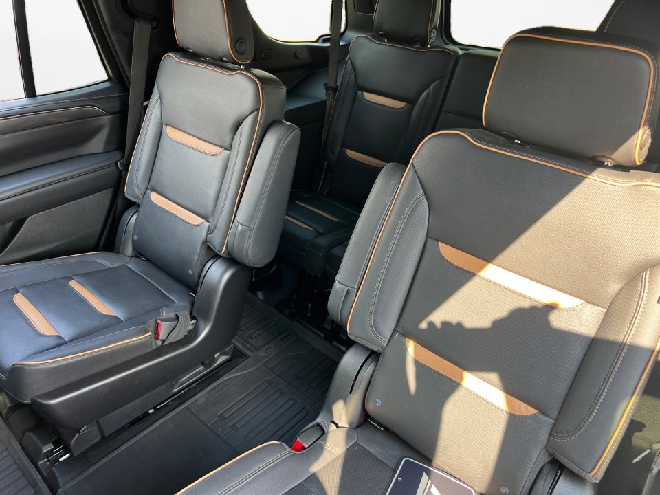 Used 2023 GMC Yukon AT4 w/ Technology Package AWD/4WD image 12