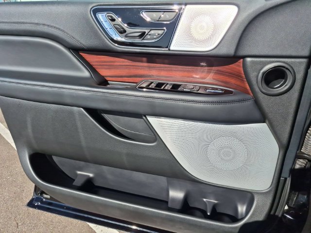 Used 2023 Lincoln Navigator Reserve AWD/4WD image 15