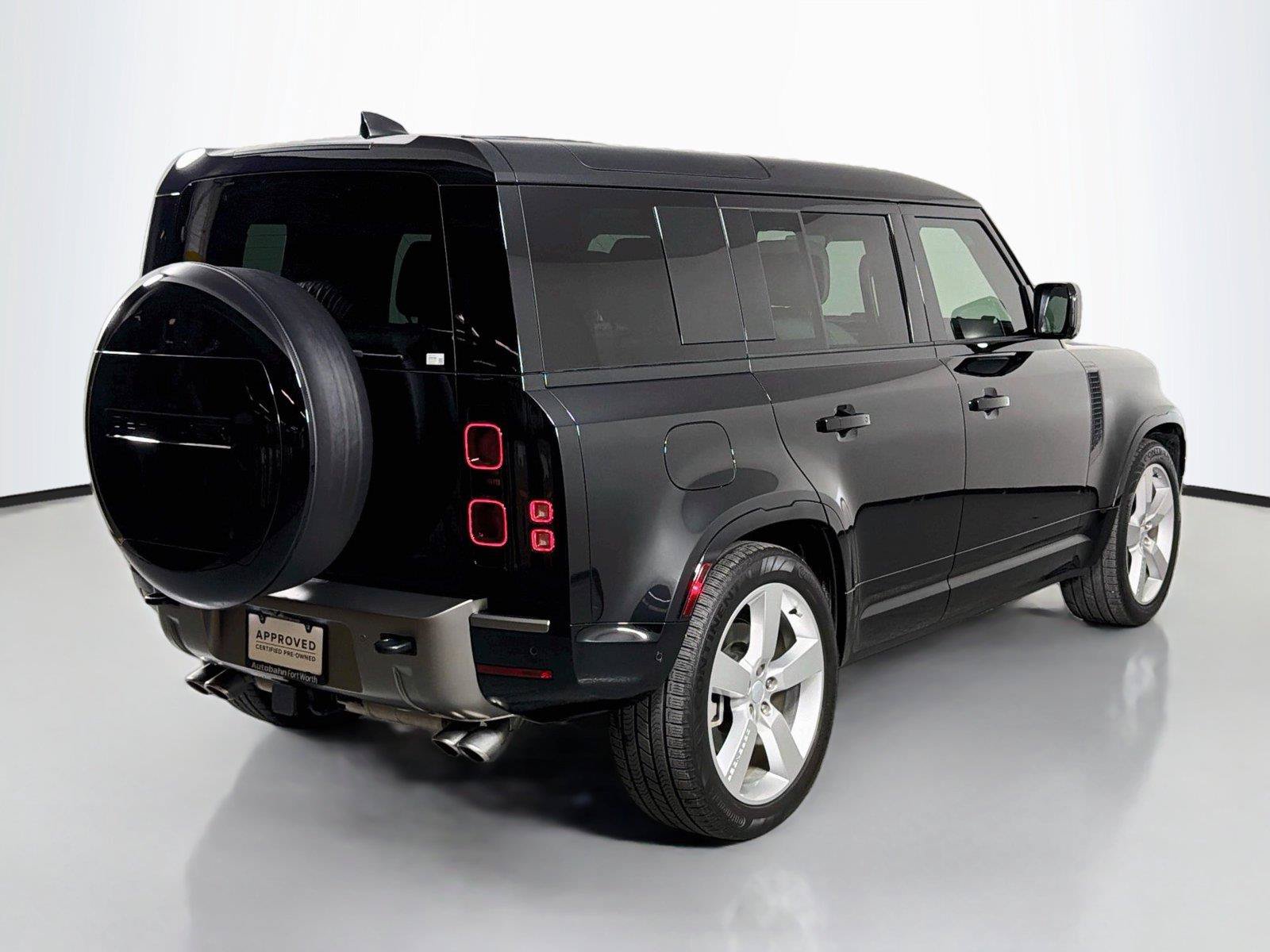 Certified 2025 Land Rover Defender 110 X-Dynamic SE AWD/4WD image 5