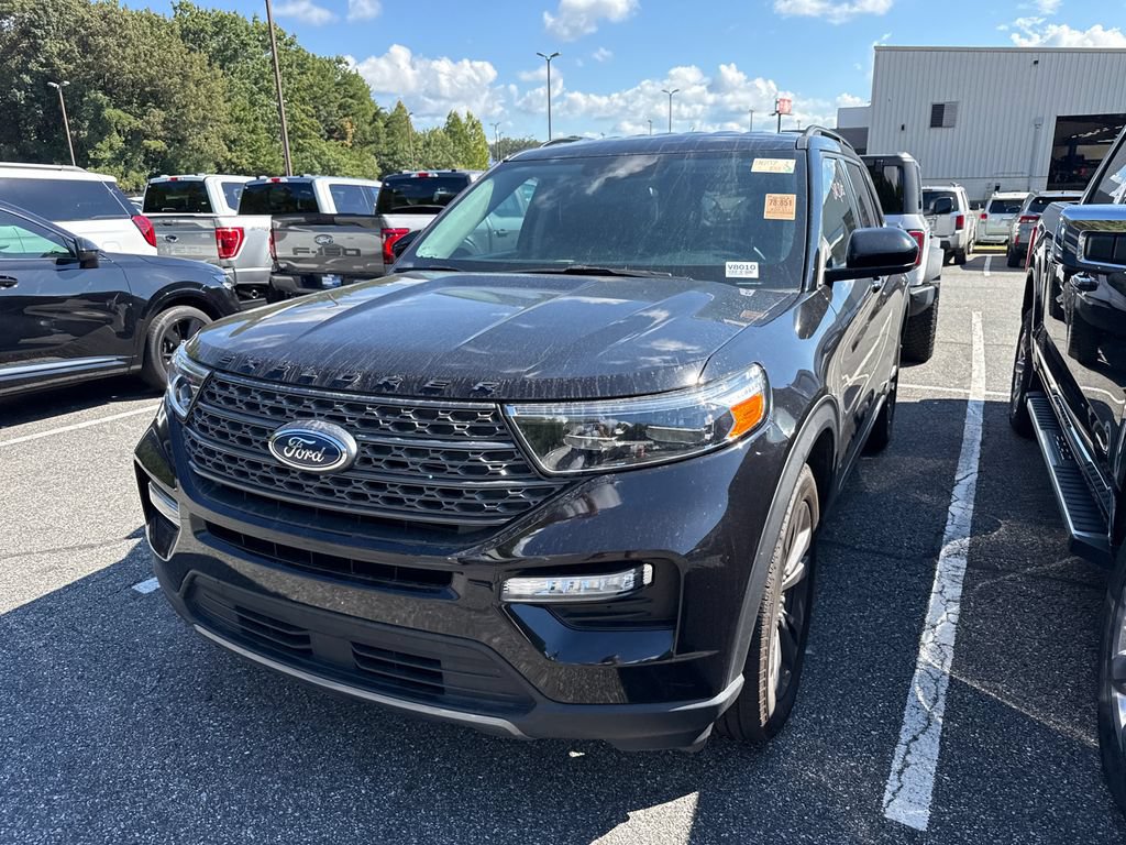 Used 2024 Ford Explorer XLT w/ Equipment Group 202A AWD/4WD image 6