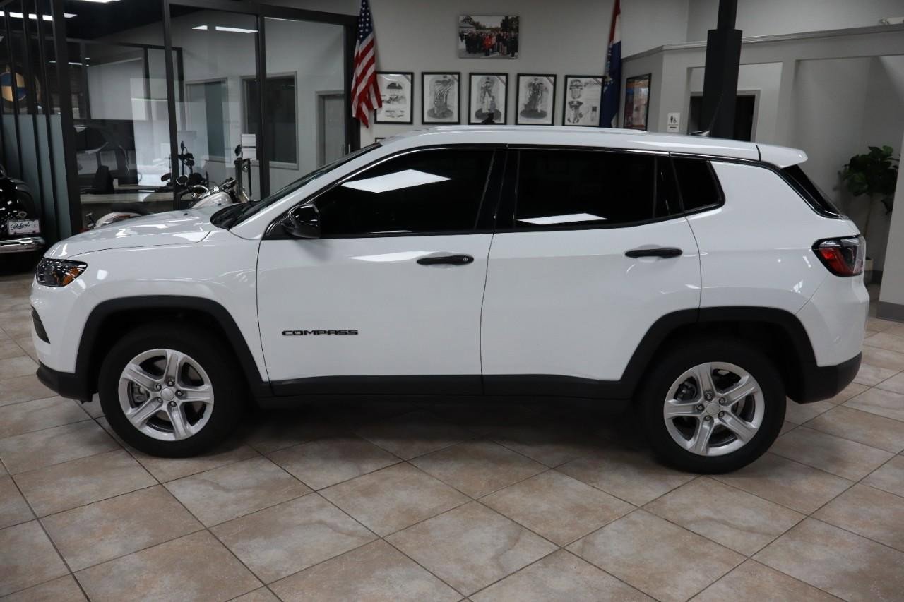 Used 2023 Jeep Compass Sport image 2