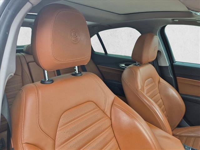 Used 2017 Alfa Romeo Giulia Ti w/ TI 19" Sport Package RWD image 18