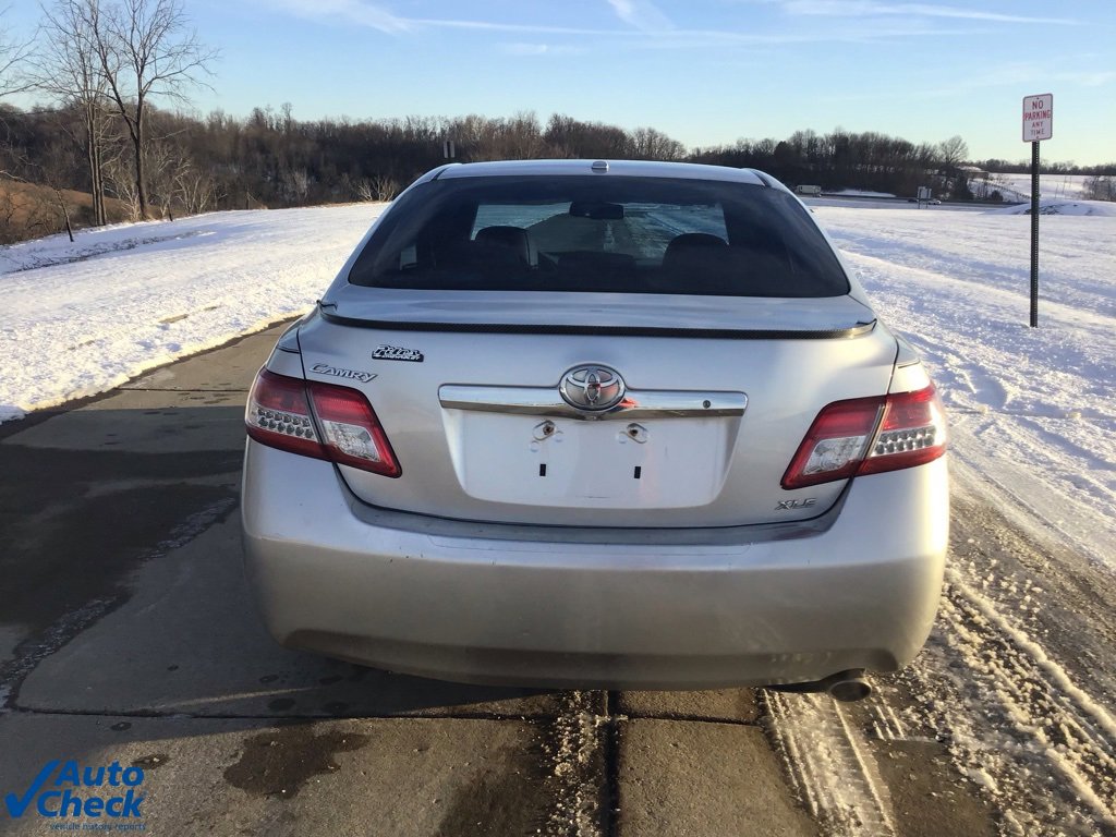 Used 2010 Toyota Camry XLE image 4