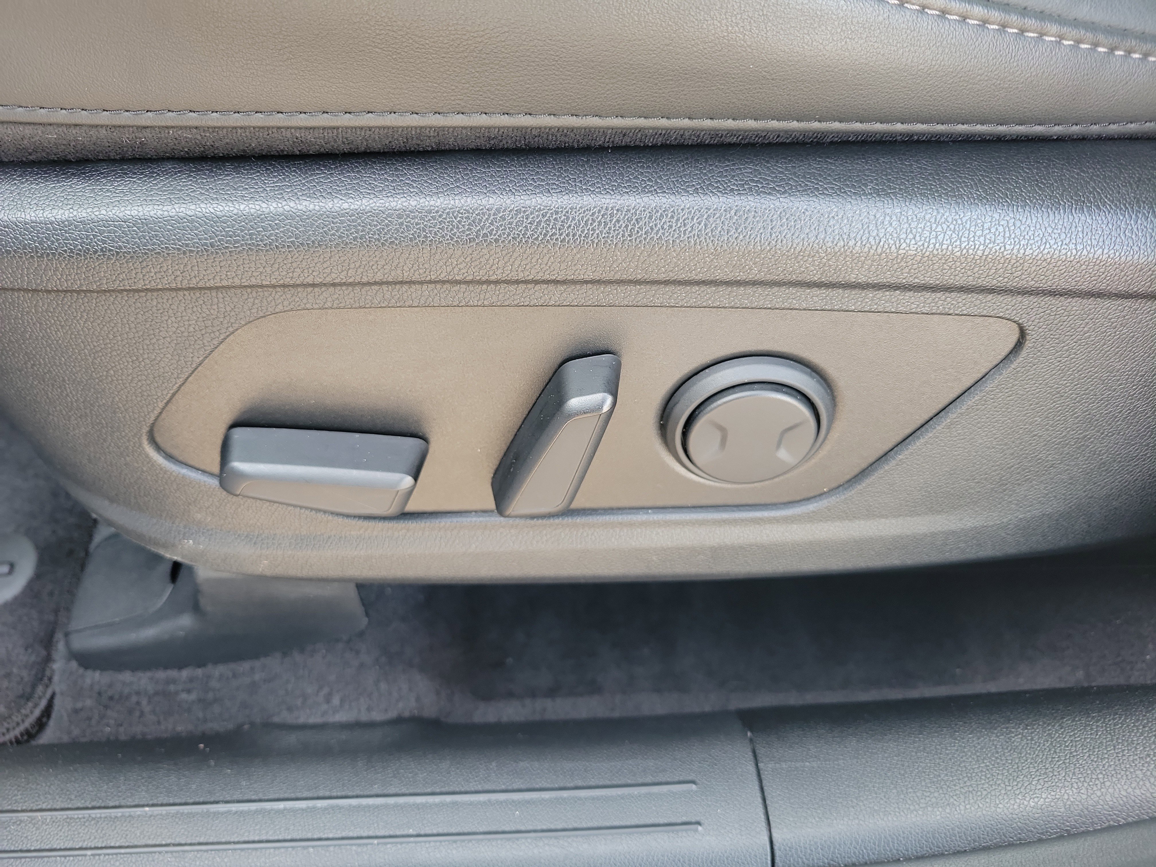 Certified 2025 Kia Sorento S w/ Panoramic Sunroof Package FWD image 24