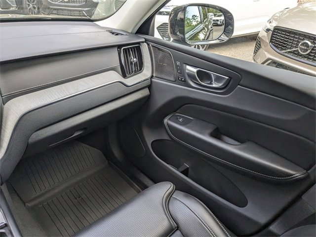 New 2025 Volvo XC60 B5 Ultra w/ Climate Package image 18
