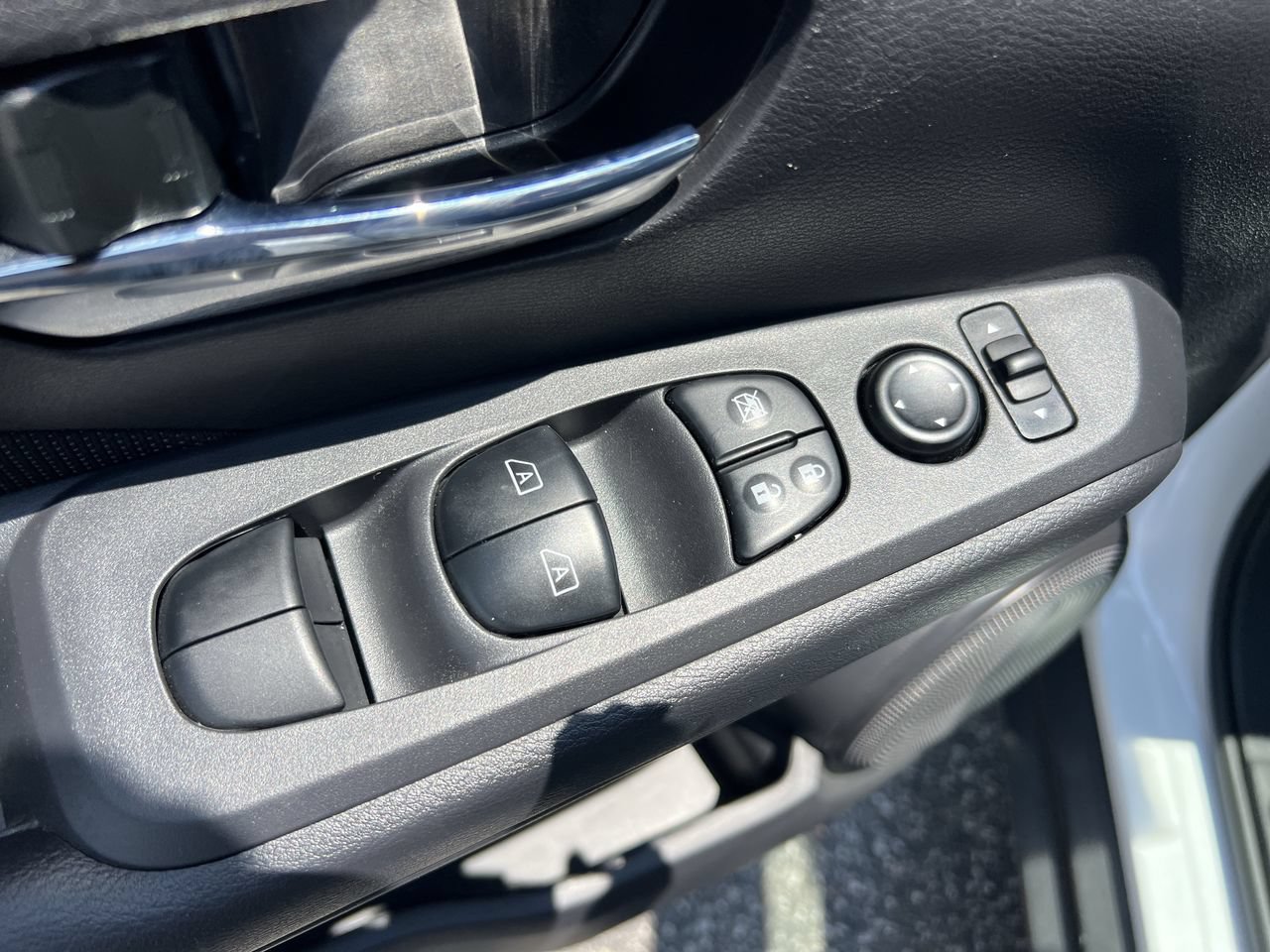 Used 2024 Nissan Kicks SV w/ Interior Electronics Package FWD image 15