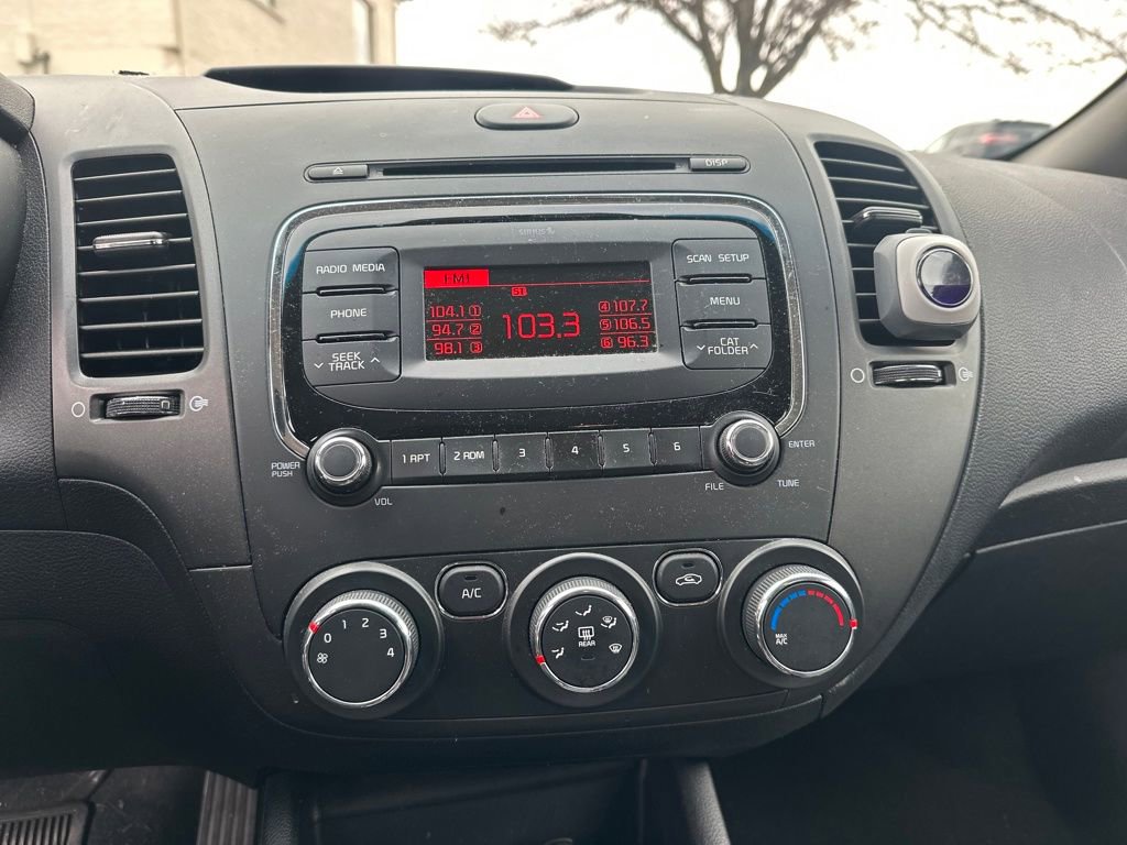 Used 2017 Kia Forte LX image 14