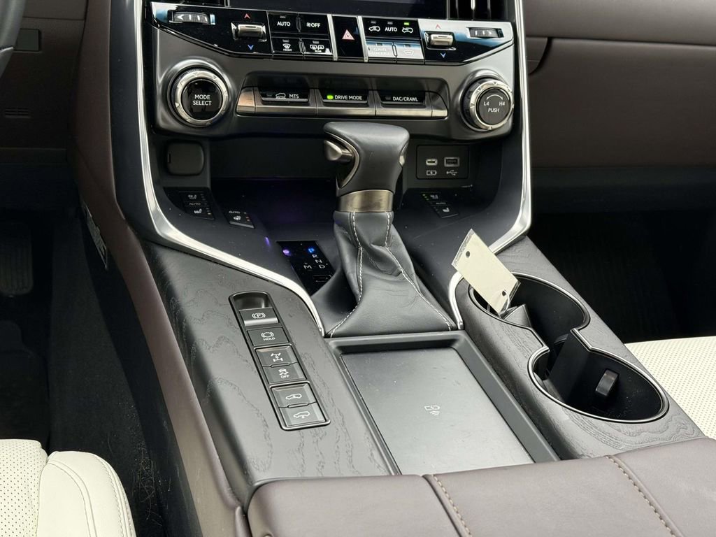 Used 2024 Lexus LX 600 4WD w/ Appearance Package image 19