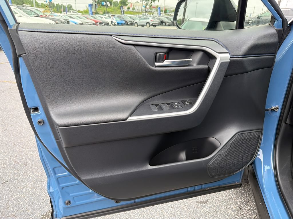 Used 2022 Toyota RAV4 XSE AWD/4WD image 10
