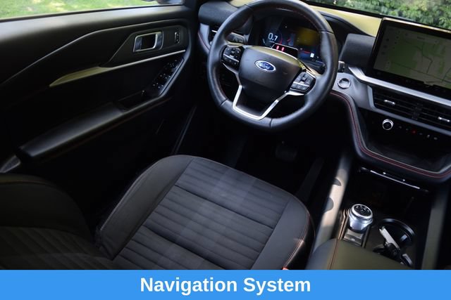 Used 2025 Ford Explorer ST-Line w/ ST-Line Street Pack AWD/4WD image 2