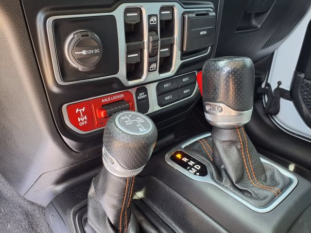 Used 2022 Jeep Gladiator Mojave w/ Cold Weather Group AWD/4WD image 32