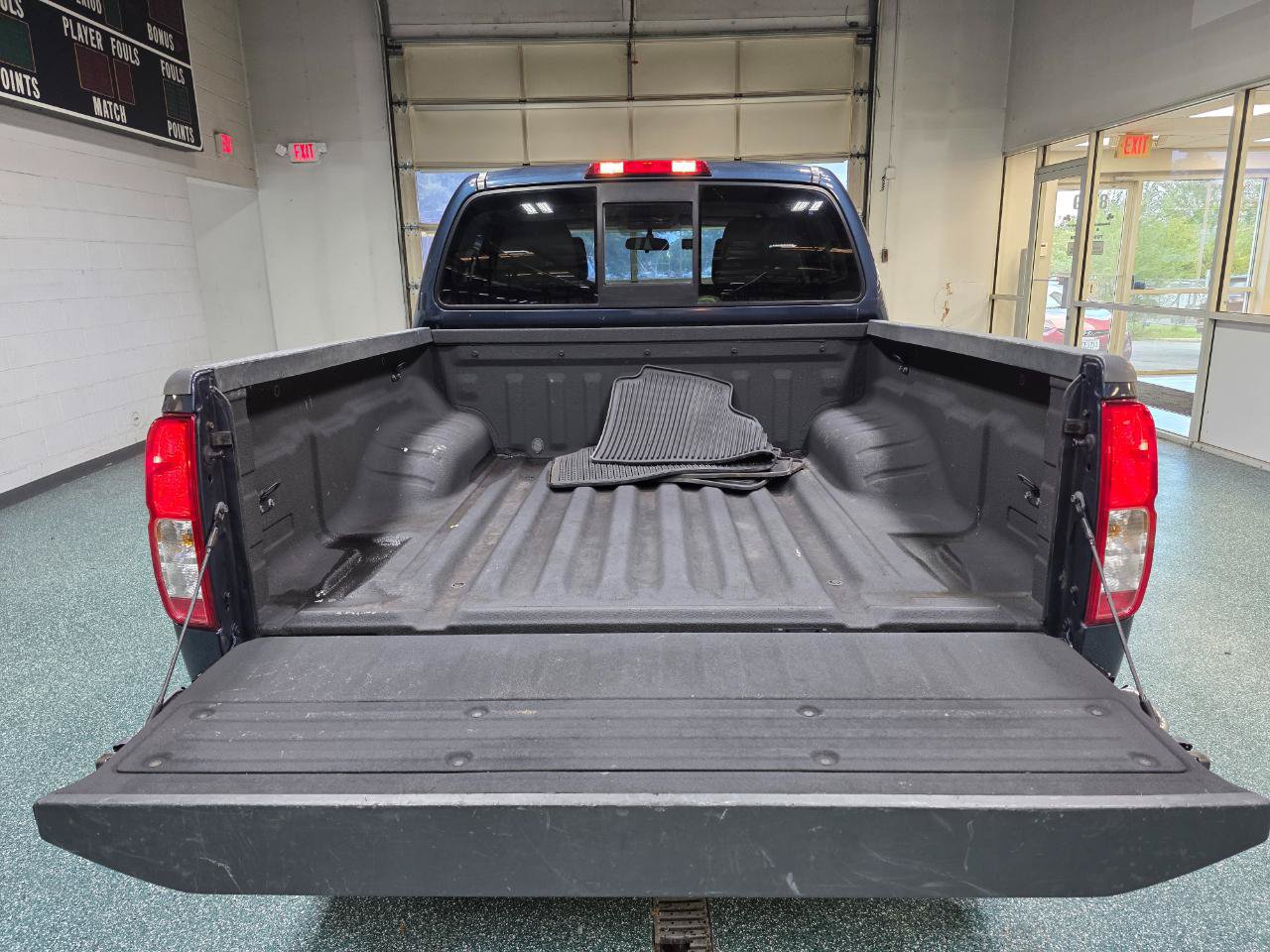 Used 2015 Nissan Frontier SV RWD image 20