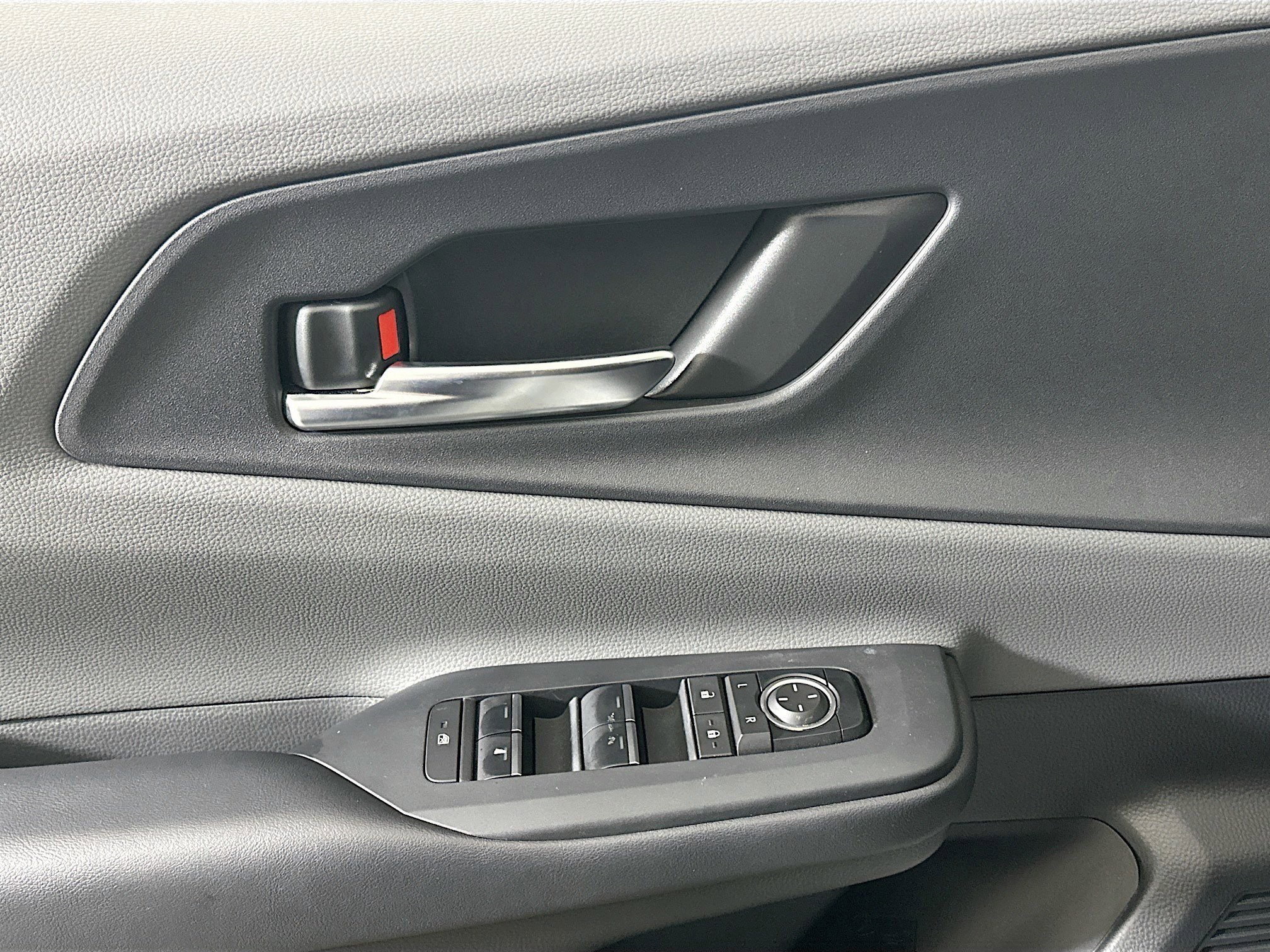 Used 2025 Toyota Prius XLE image 31