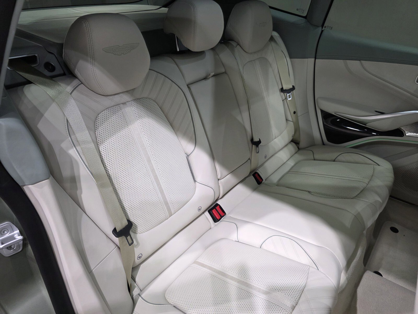 New 2026 Aston Martin DBX 707 image 23