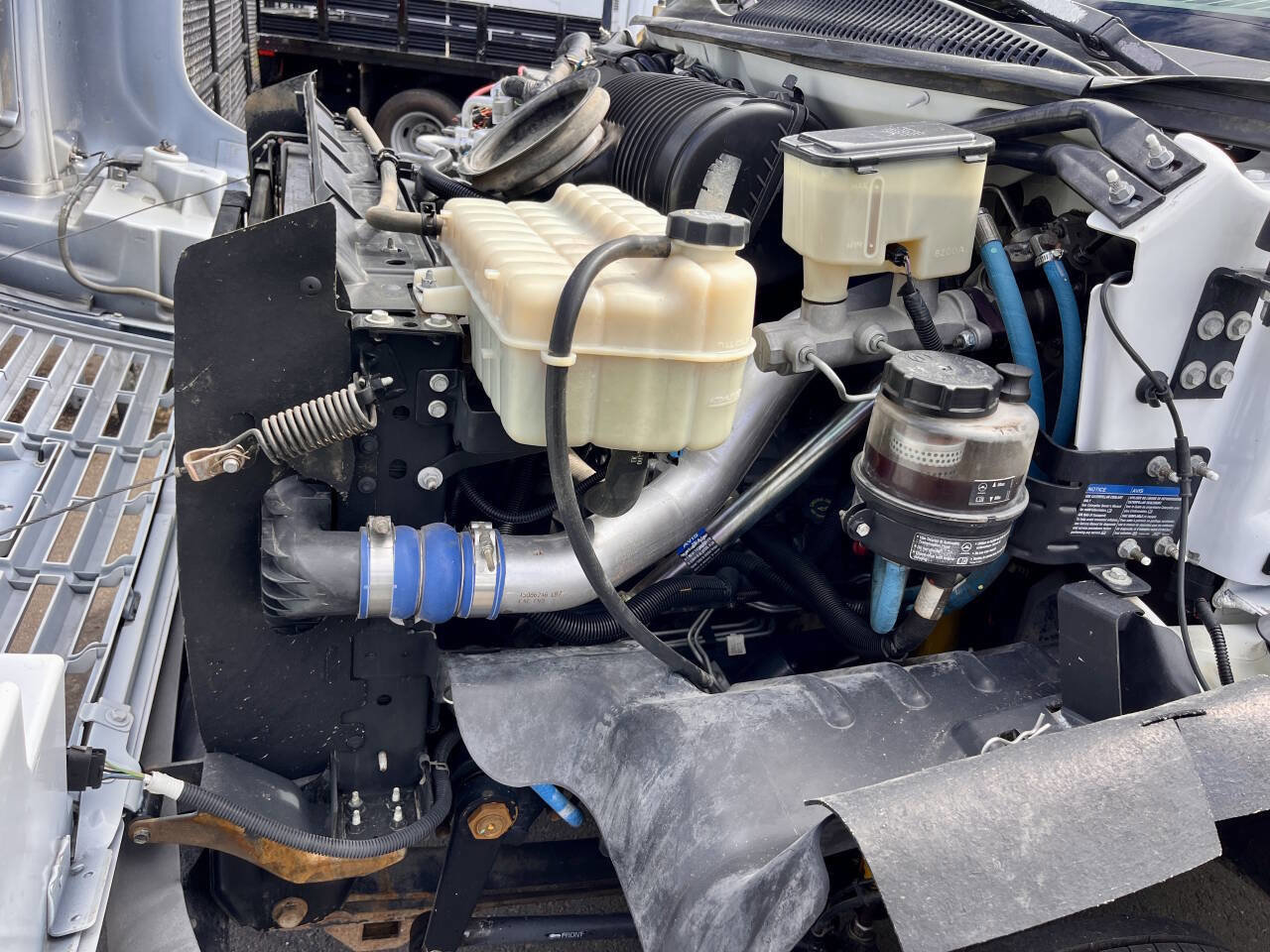 Used 2003 GMC TopKick C4500 2WD Regular Cab image 21