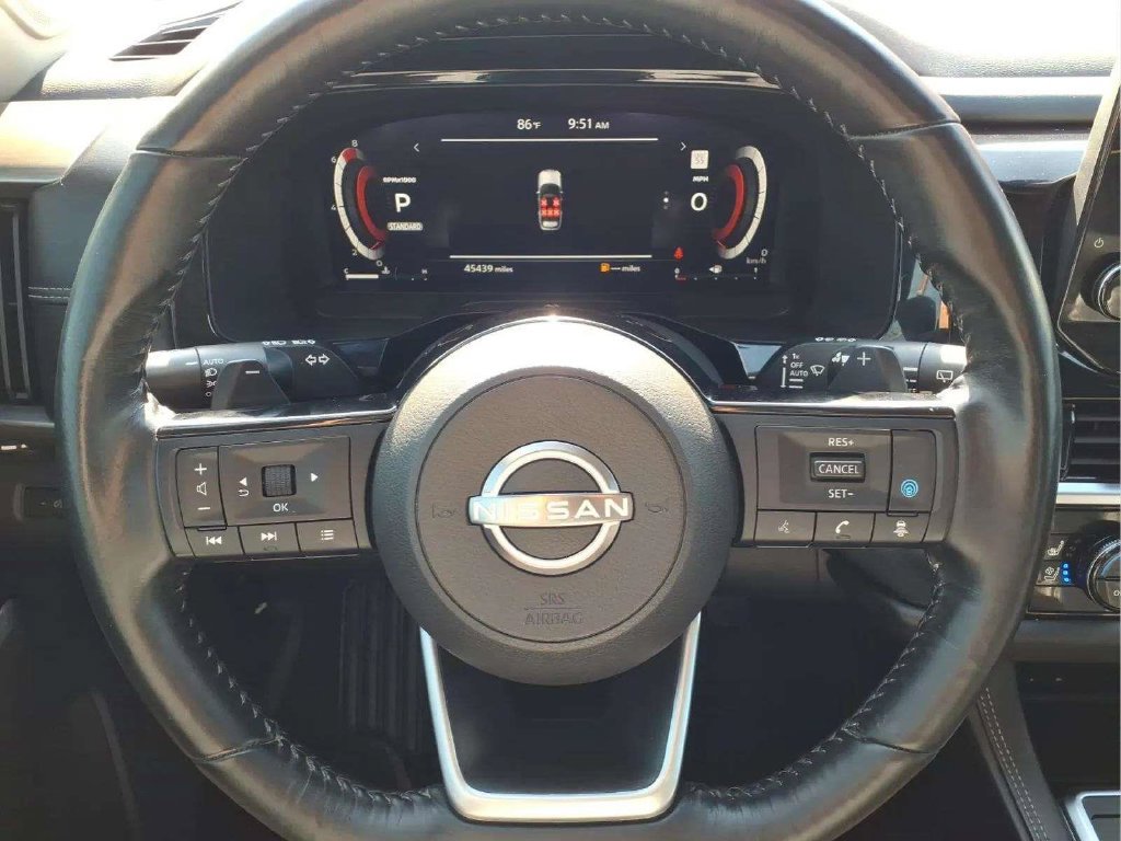 Used 2023 Nissan Pathfinder Platinum FWD image 14