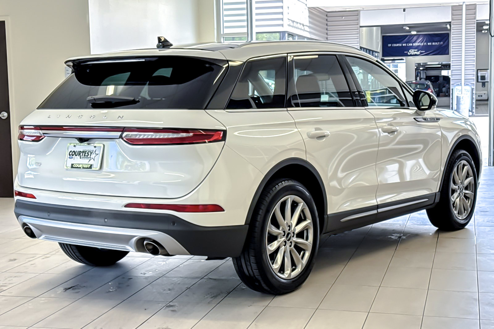 Certified 2022 Lincoln Corsair AWD w/ Premium Package image 4