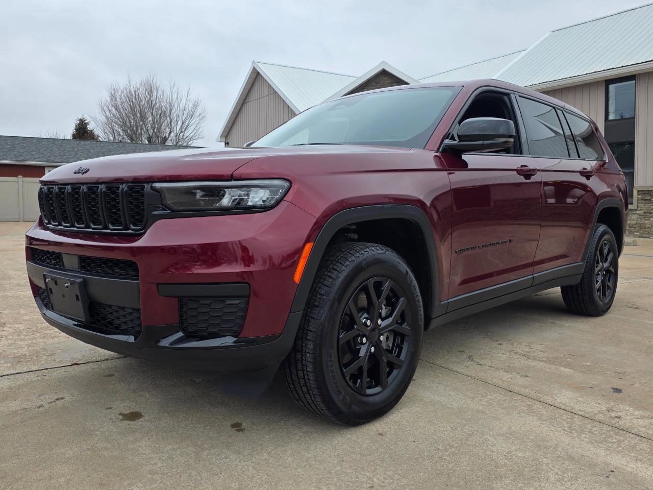 Used 2024 Jeep Grand Cherokee L Altitude image 2