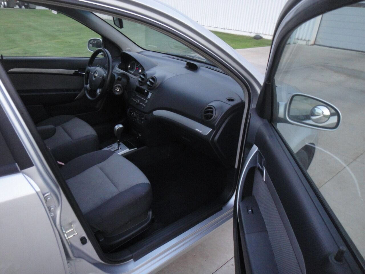 Used 2011 Chevrolet Aveo5 LT w/ Power and Convenience Package image 10