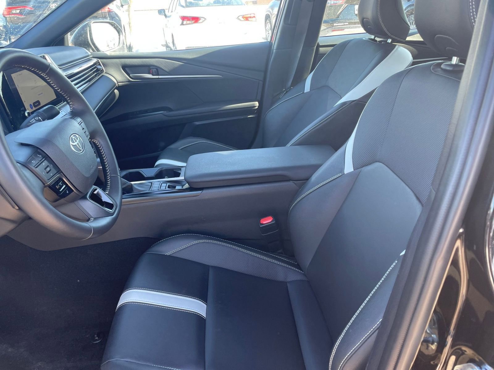 Used 2025 Toyota Camry SE image 27