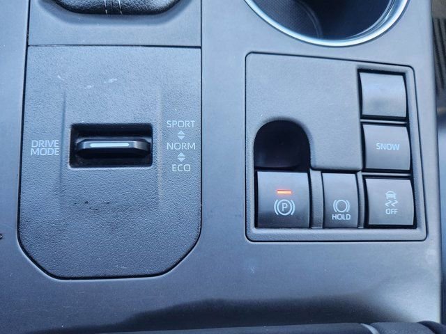 Used 2025 Toyota Highlander XLE image 30