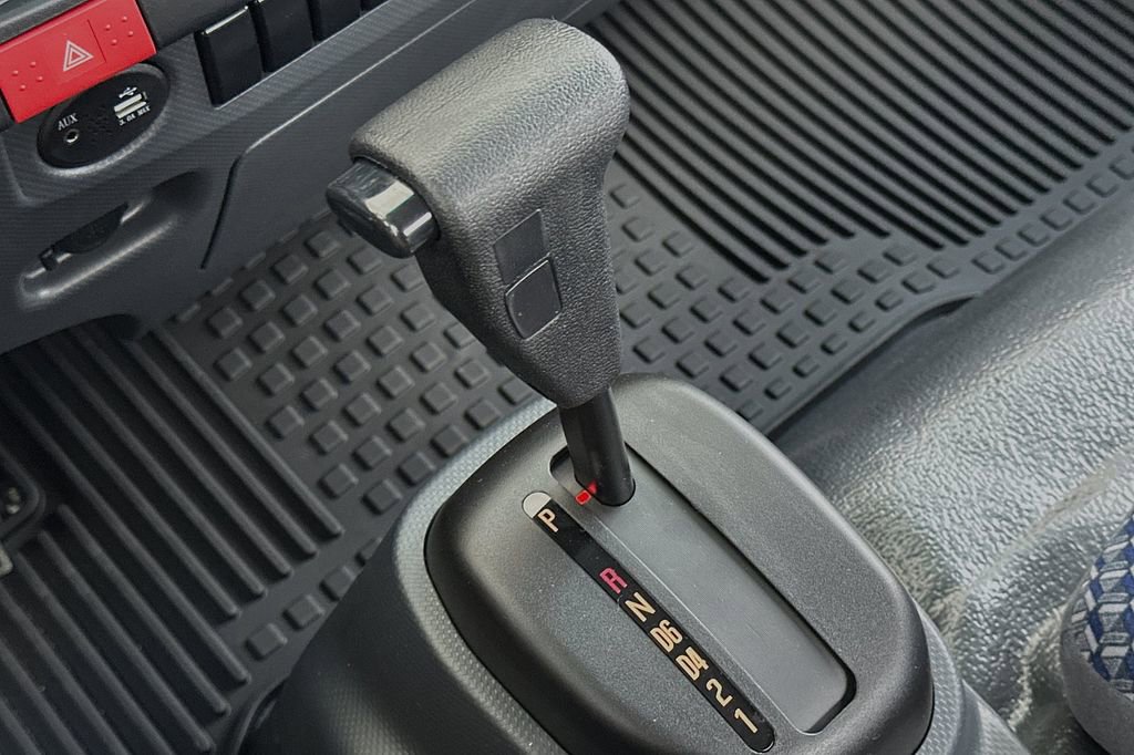 Used 2024 Isuzu NPR RWD image 15