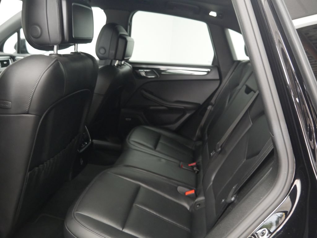 Certified 2018 Porsche Macan Sport Edition AWD/4WD image 19