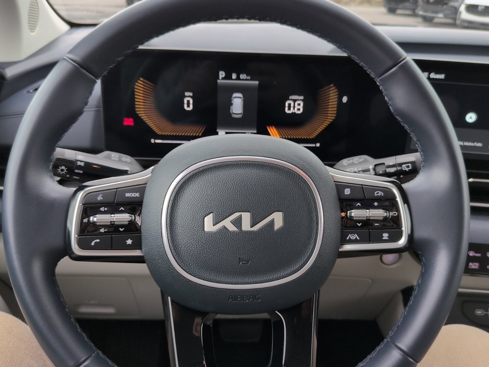Used 2025 Kia Carnival EX FWD image 18