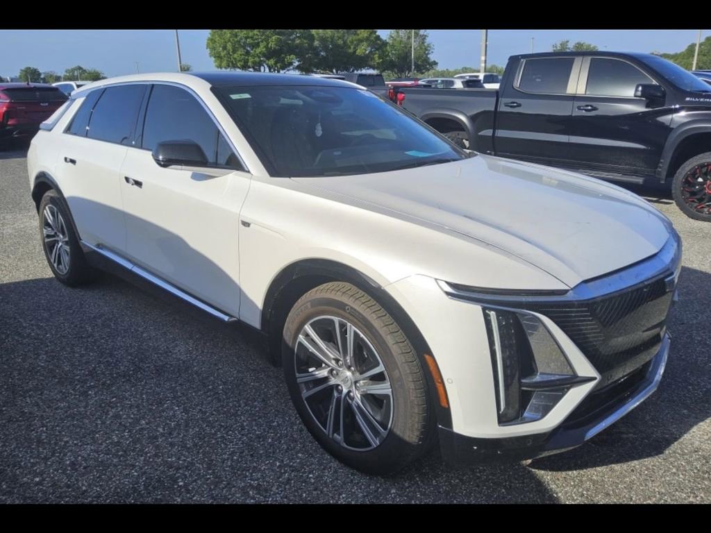 Used 2025 Cadillac Lyriq Luxury RWD image 2