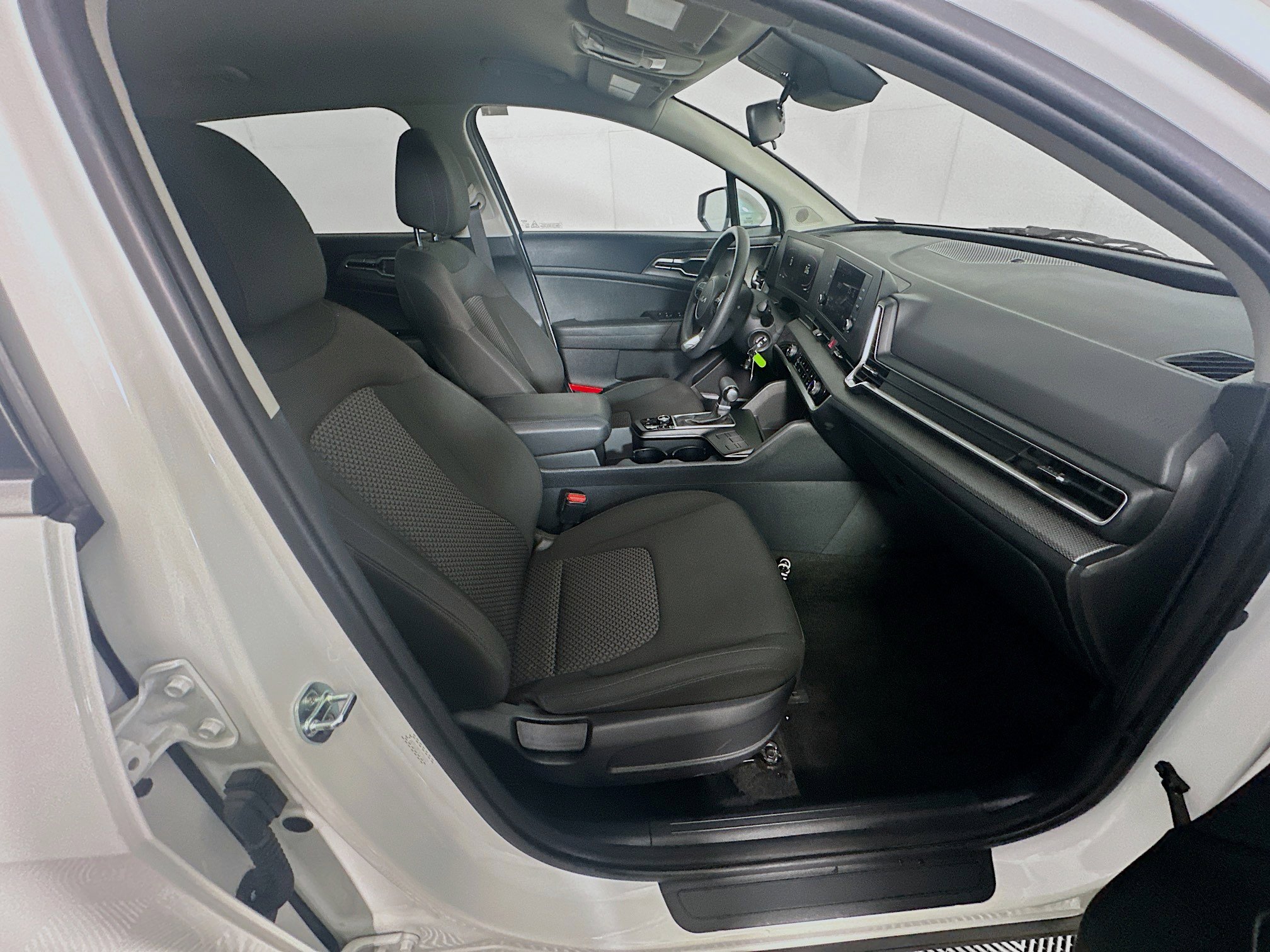 Used 2024 Kia Sportage LX image 30