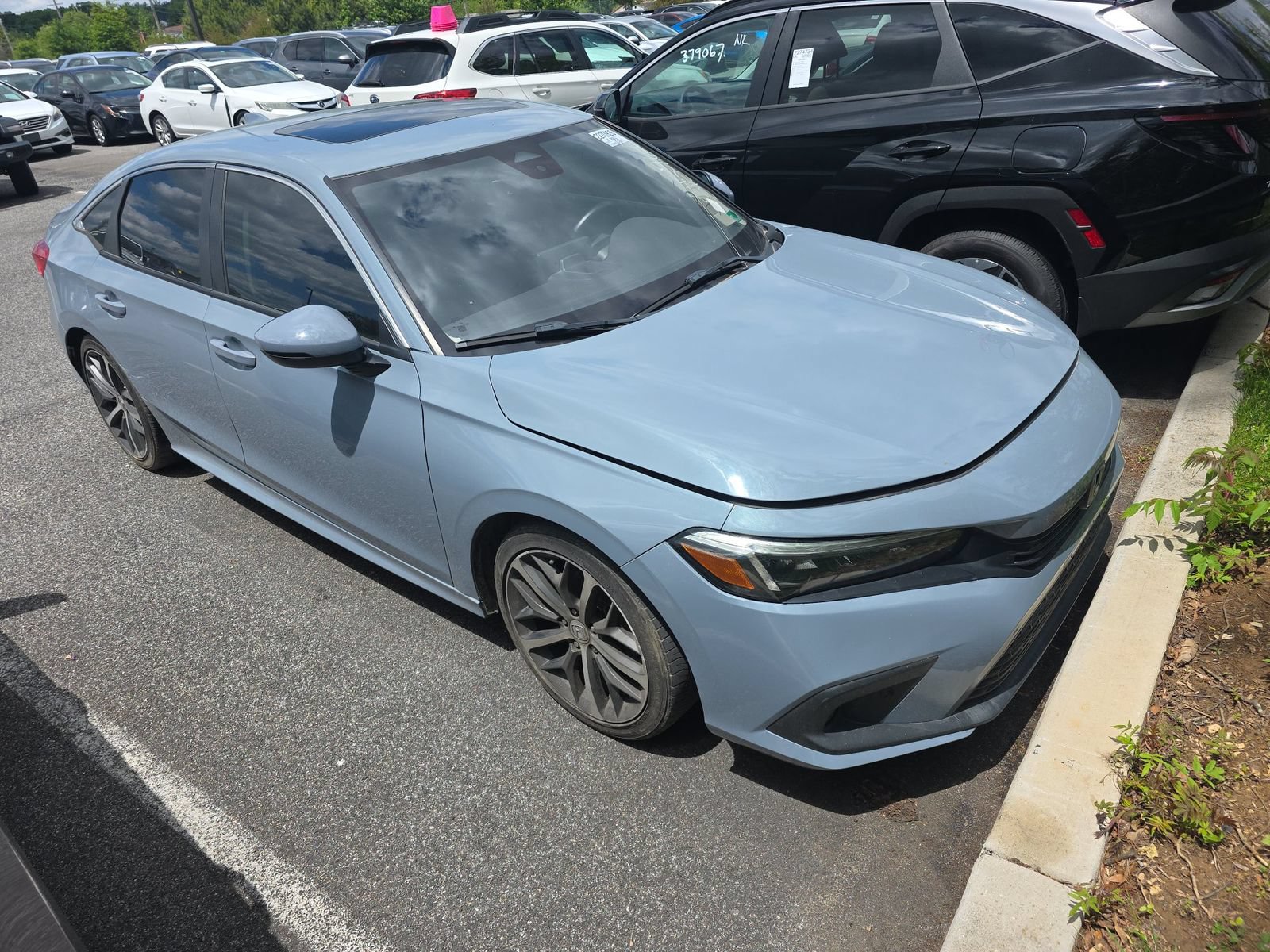 Used 2022 Honda Civic Touring image 2