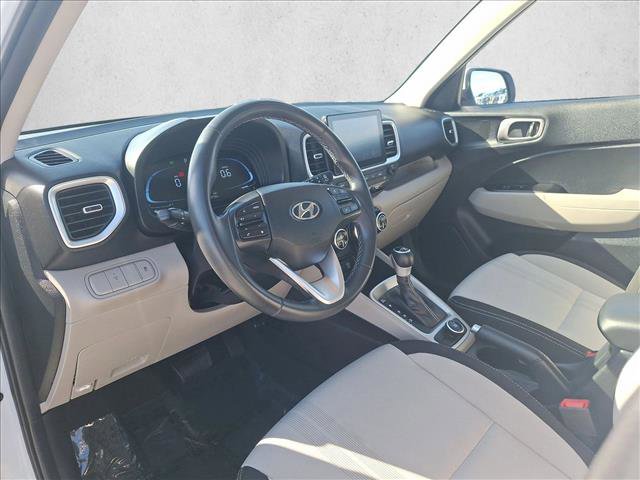 Used 2025 Hyundai Venue SEL image 10