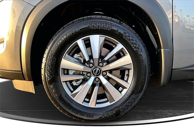 New 2025 Nissan Pathfinder SL image 12