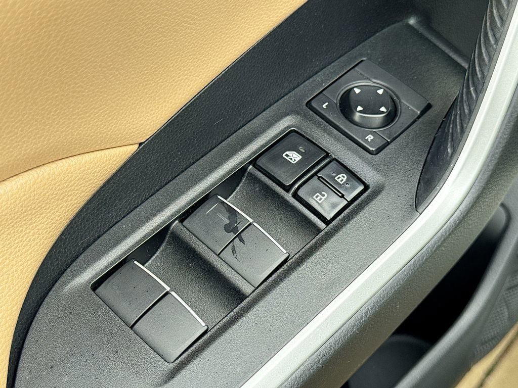 Used 2021 Toyota RAV4 XLE Premium image 14