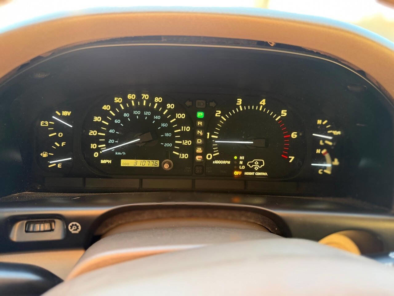 Used 2002 Lexus LX 470 Base 4WD 4dr SUV image 38