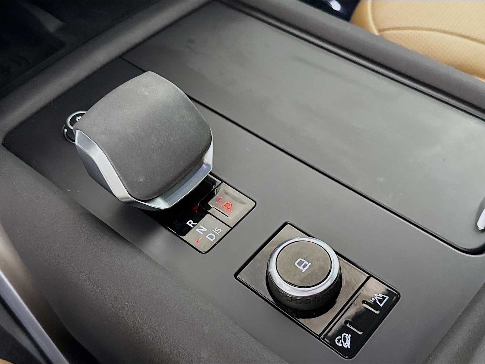 Used 2023 Land Rover Discovery Metropolitan Edition AWD/4WD image 17
