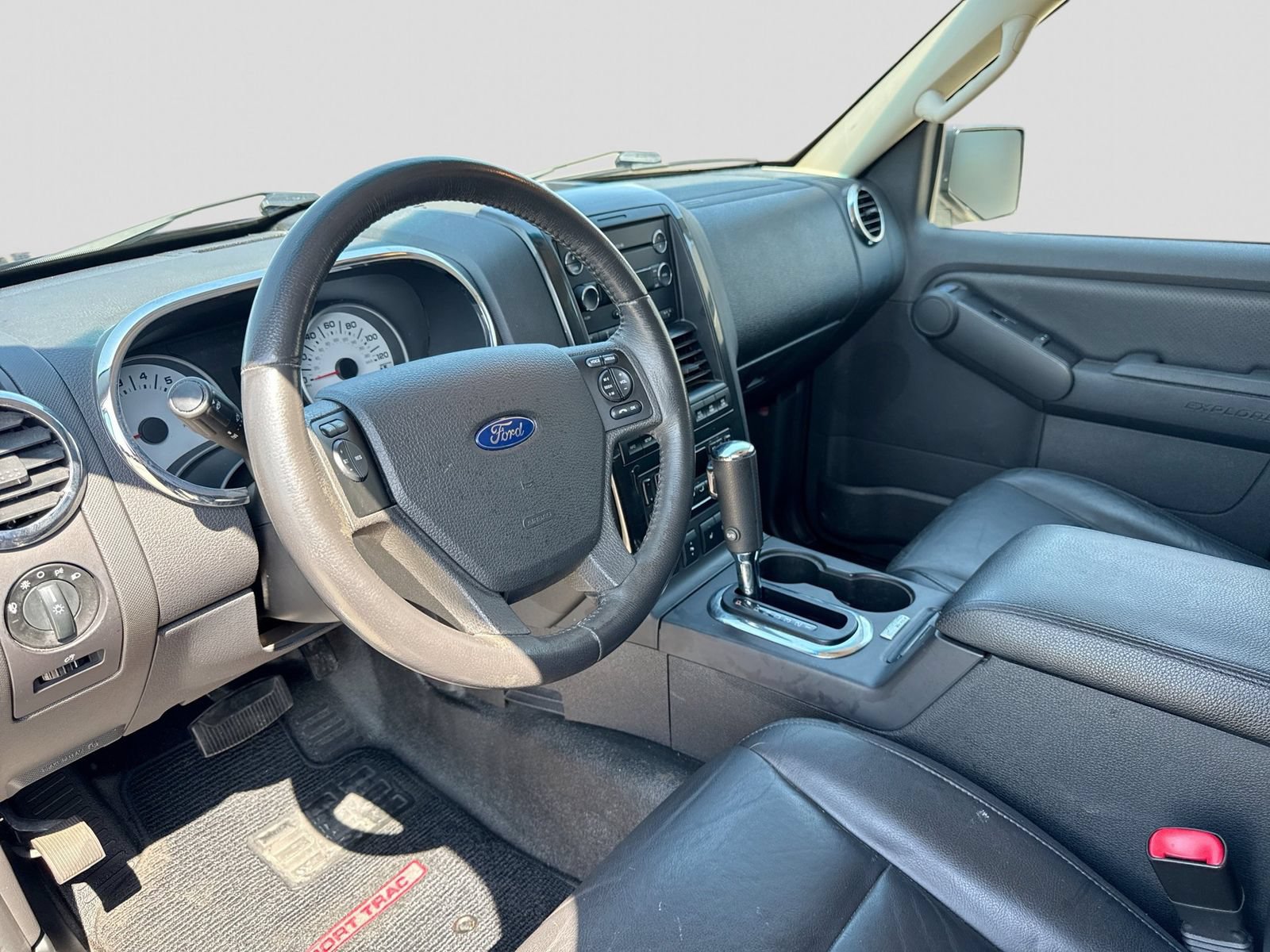 Used 2010 Ford Explorer Sport Trac Limited AWD/4WD image 2