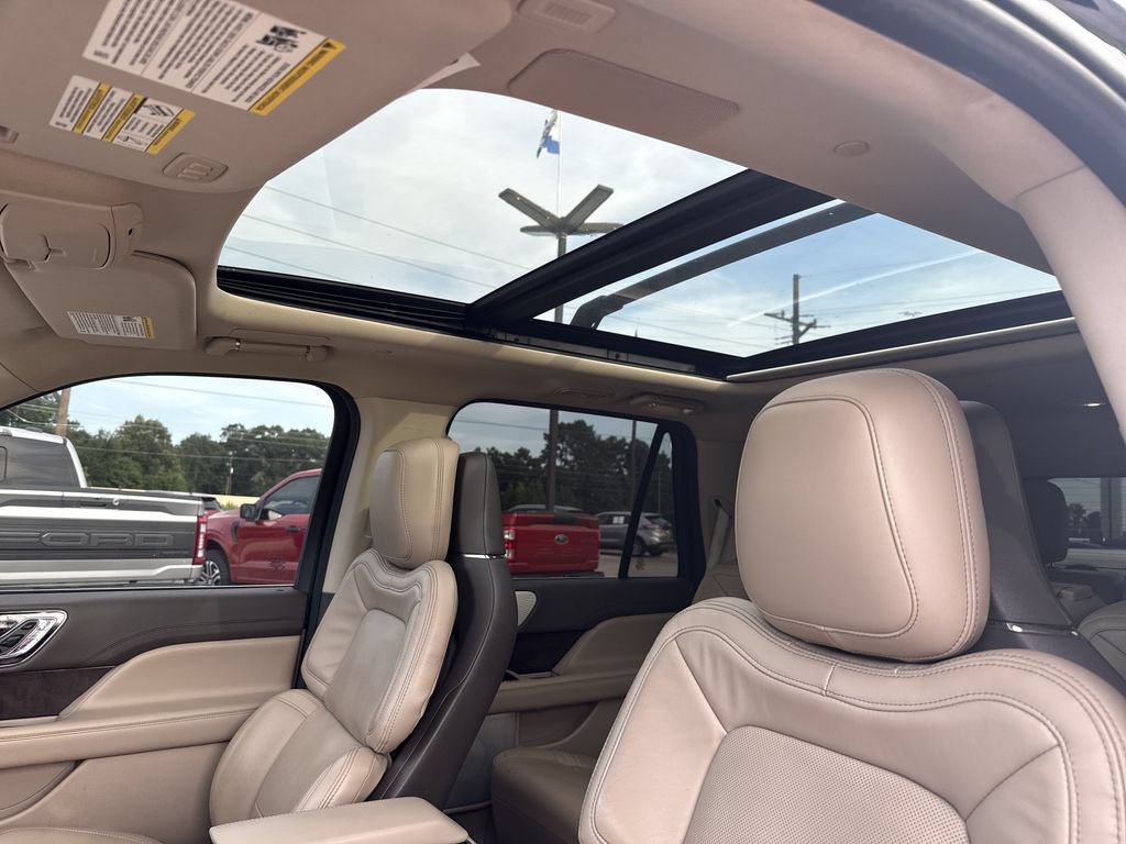 Used 2022 Lincoln Navigator Reserve AWD/4WD image 15