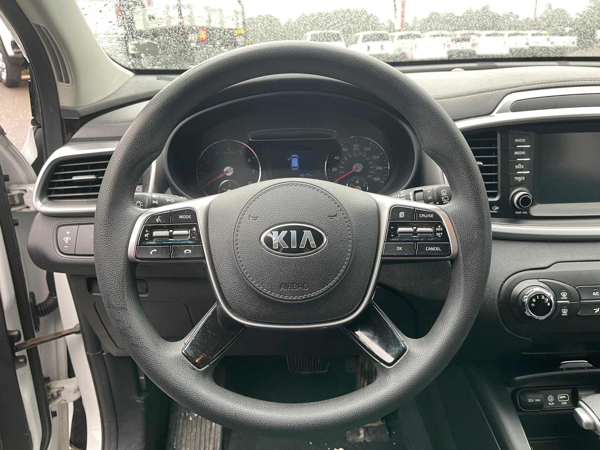 Used 2020 Kia Sorento LX image 16