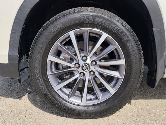 Used 2018 Toyota Highlander XLE AWD/4WD image 10