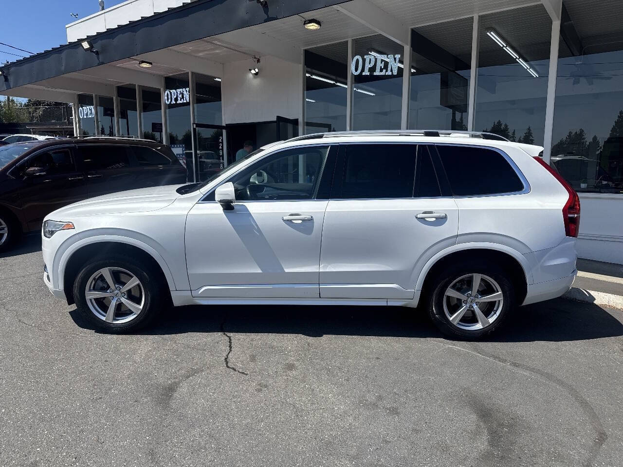 Used 2016 Volvo XC90 T5 Momentum AWD/4WD image 3