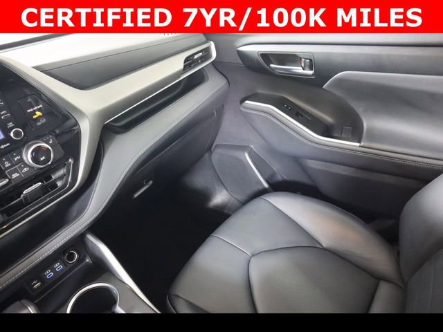 Used 2022 Toyota Highlander XLE AWD/4WD image 17