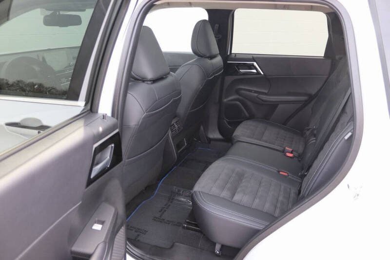 Used 2025 Mitsubishi Outlander SE AWD/4WD image 19